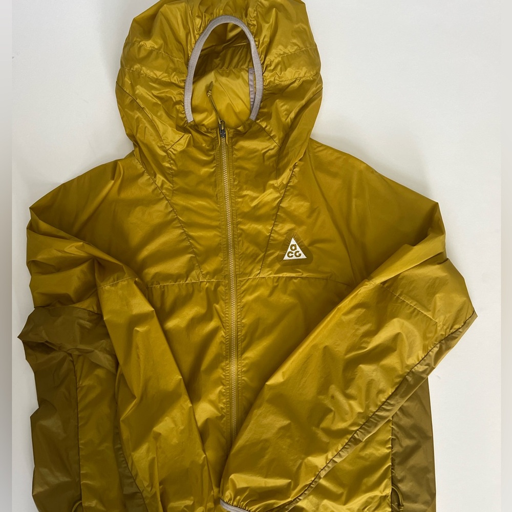 NIKE ACG wind breaker; size M; NWT
